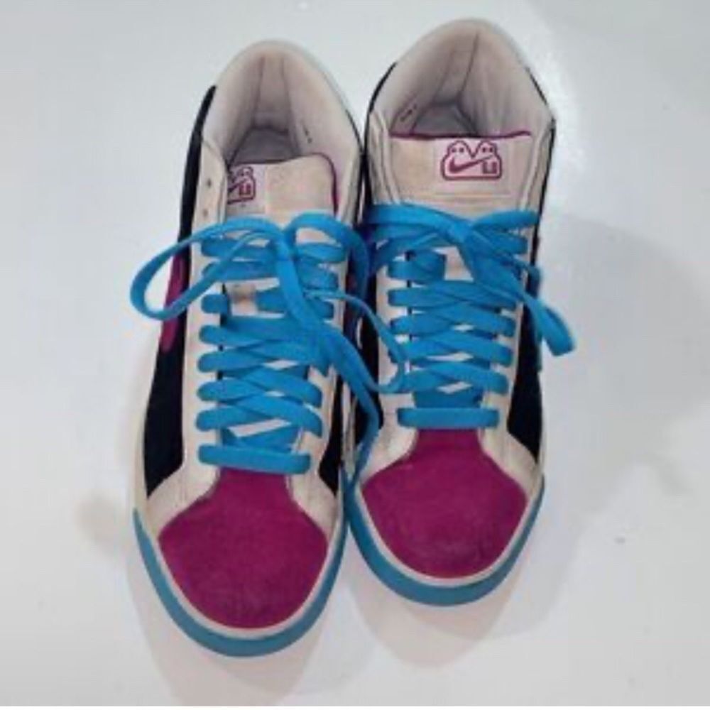 Nike Blazer Mid 6.0 High-Tops with Magenta and Teal Highlights Women Shoes z,8US - Picture 2 of 14